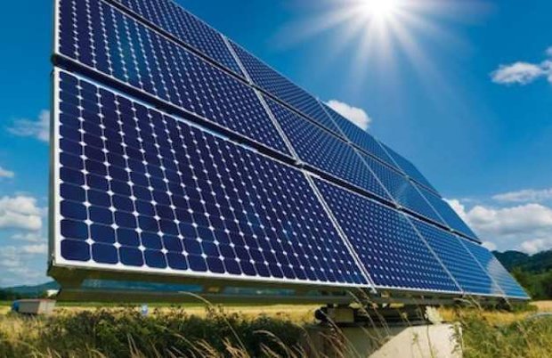 معاون وزارت نیرو از تولیدکنندگان پنل‌های خورشیدی حمایت می‌کند.